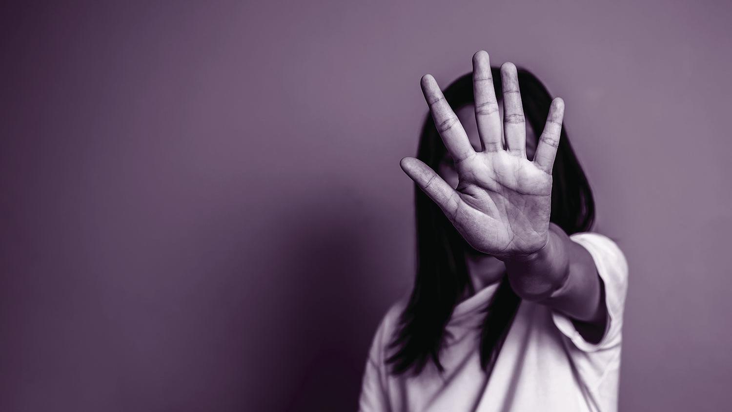 Mujer, tú puedes ayudar a romper las cadenas de la violencia doméstica